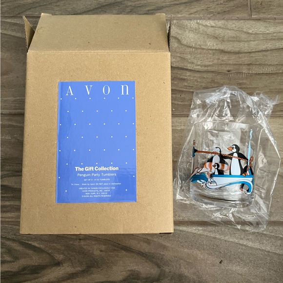 Avon Penguin Party Pitcher and Tumbler set - Picture 3 of 5